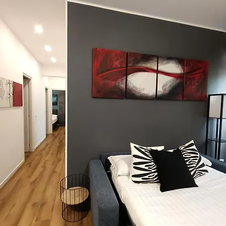 Ancient Colosseum Modern And Bright * ローマ