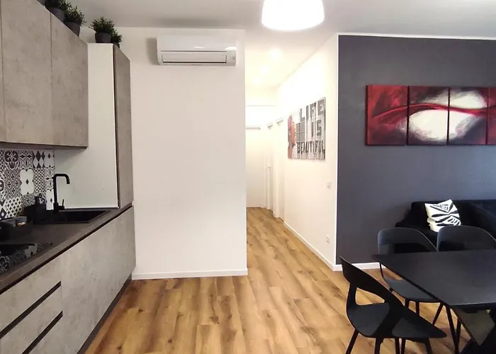 Ancient Colosseum Modern And Bright * Rzym