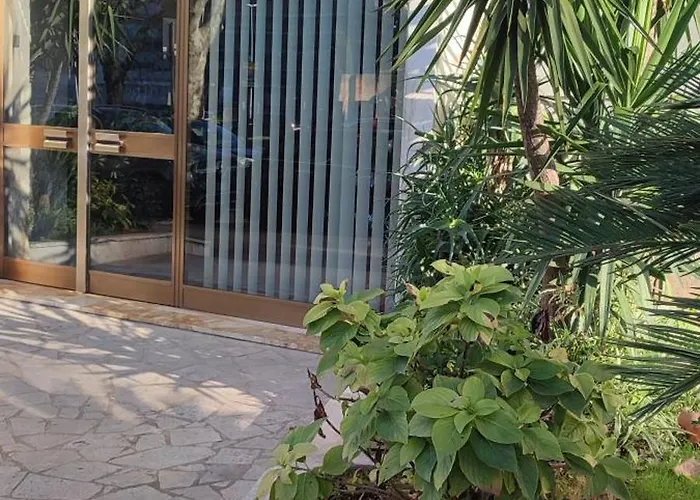 Ancient Colosseum Modern And Bright Rzym